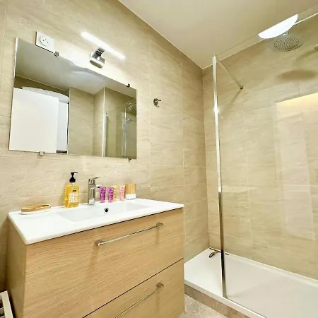 Apartment 50 From The Beaches Pretty In The Center Of Juan Les Pins *