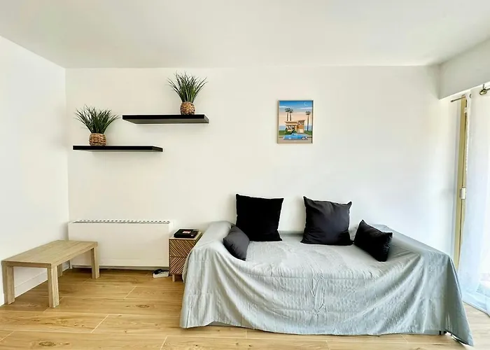 50 From The Beaches Pretty In The Center Of Juan Les Pins Appartement