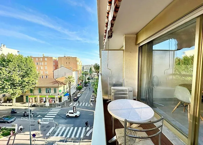 Appartement 50 From The Beaches Pretty In The Center Of Juan Les Pins Antibes