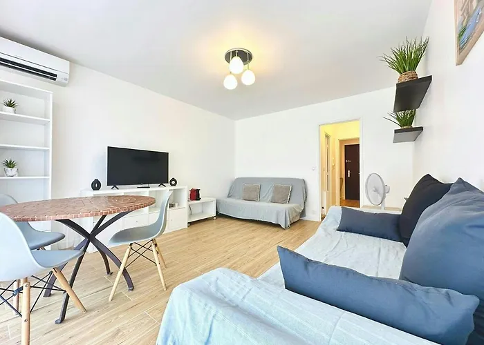 50 From The Beaches Pretty In The Center Of Juan Les Pins Appartement