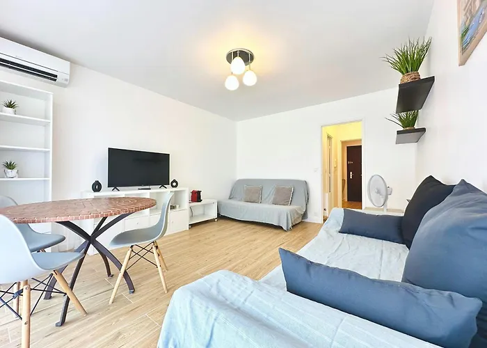 50 From The Beaches Pretty In The Center Of Juan Les Pins